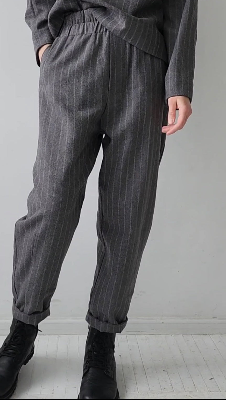 Banana wool winter black and white diagonal
