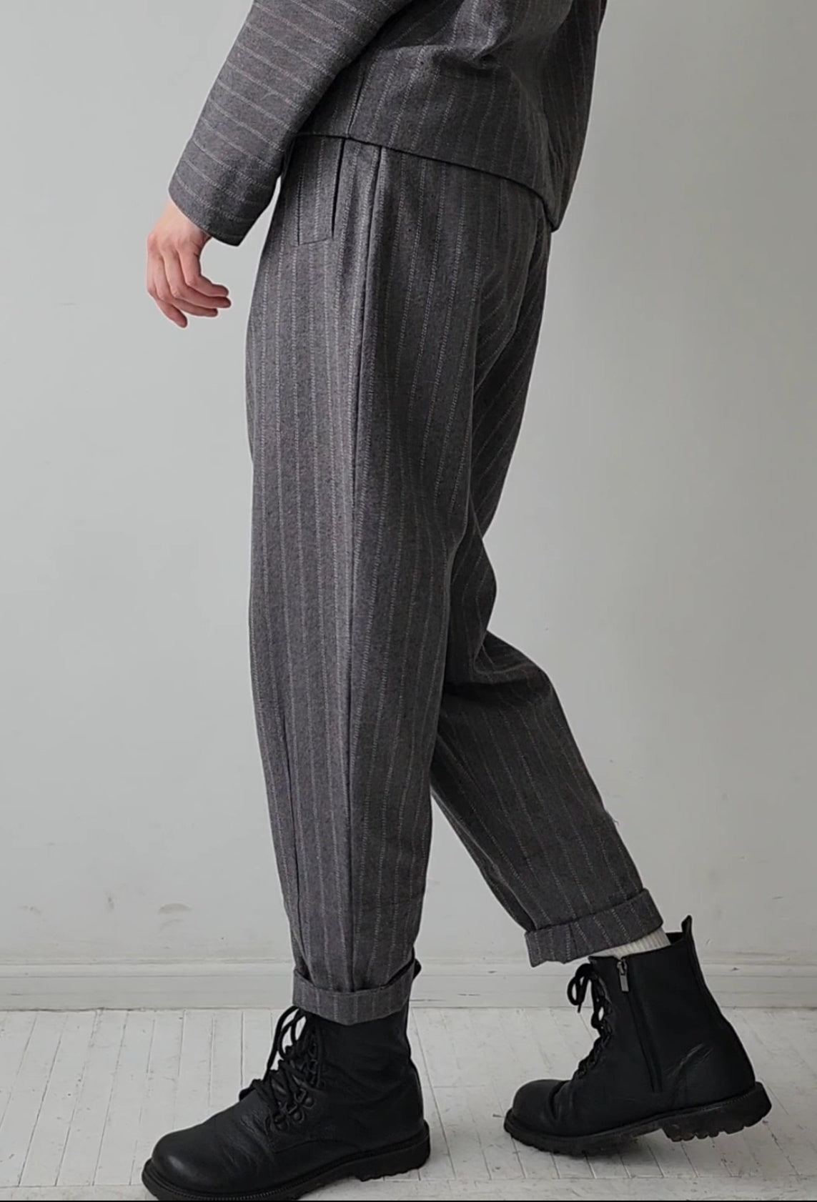 Banana wool winter black and white diagonal