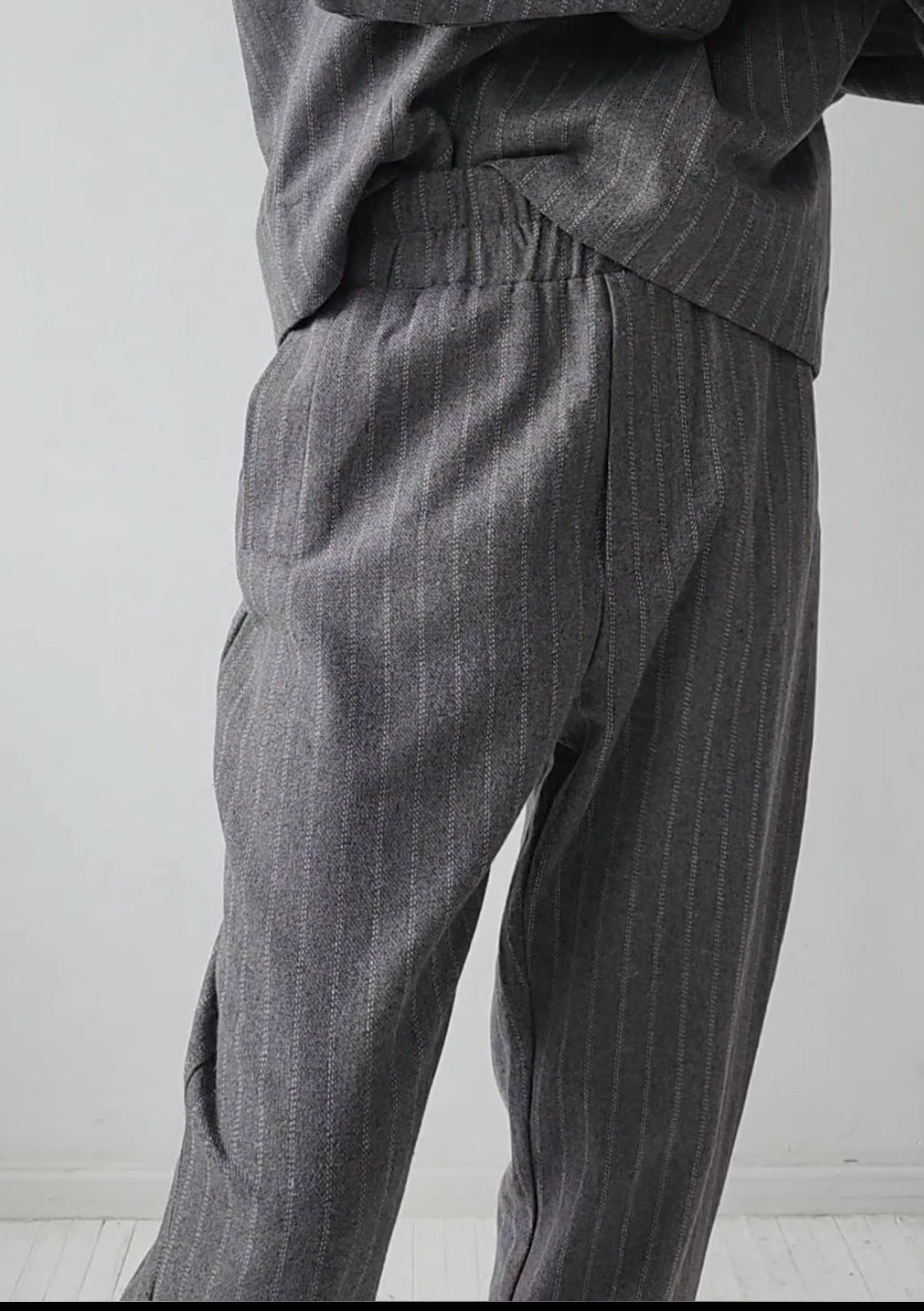 Banana wool winter black and white diagonal