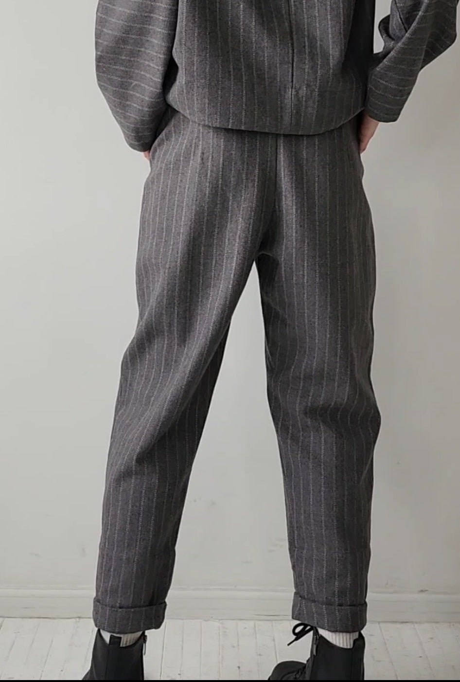 Banana wool winter black and white diagonal