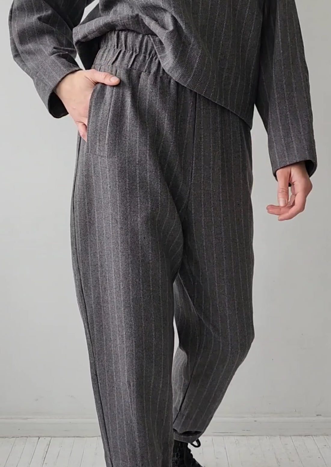 Banana wool winter black and white diagonal