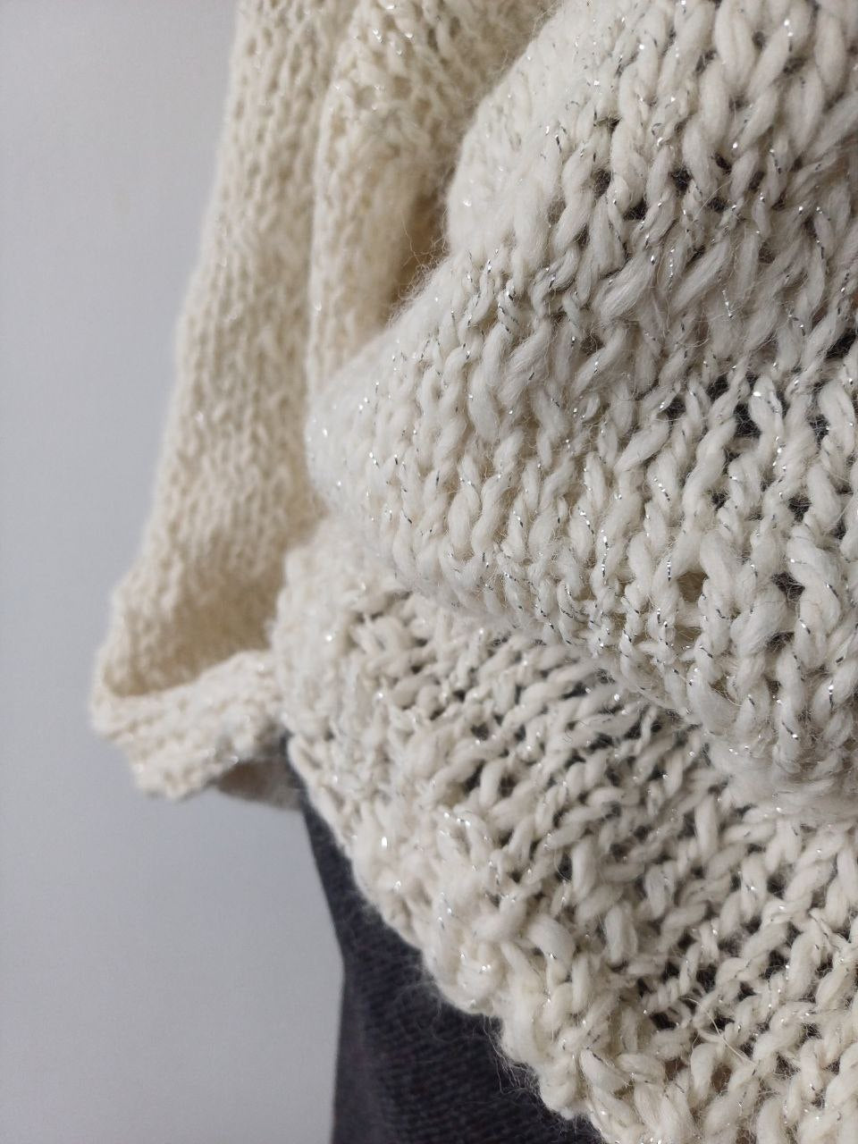 Milk sweater with lurex shortened