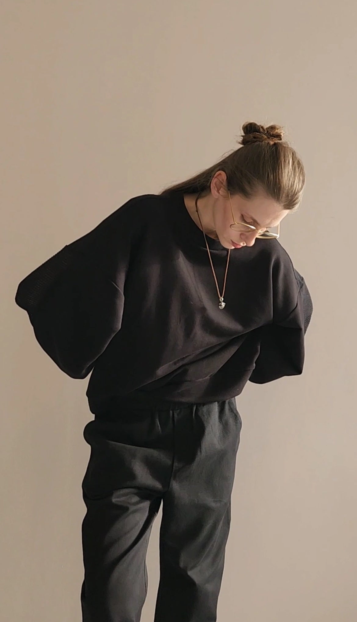Black sweatshirt with sleeves "Louvre"