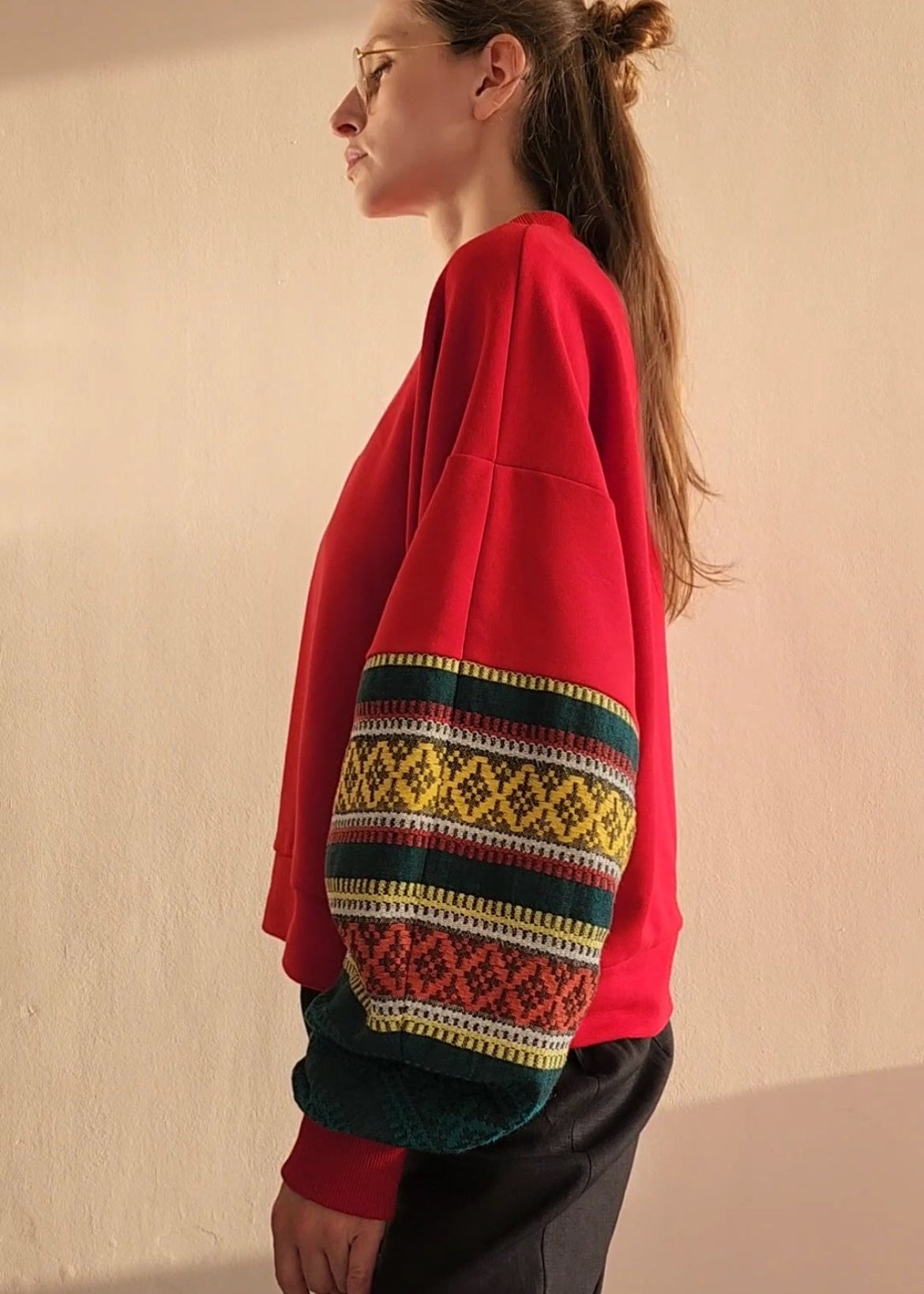 Black sweatshirt with sleeves "Louvre"