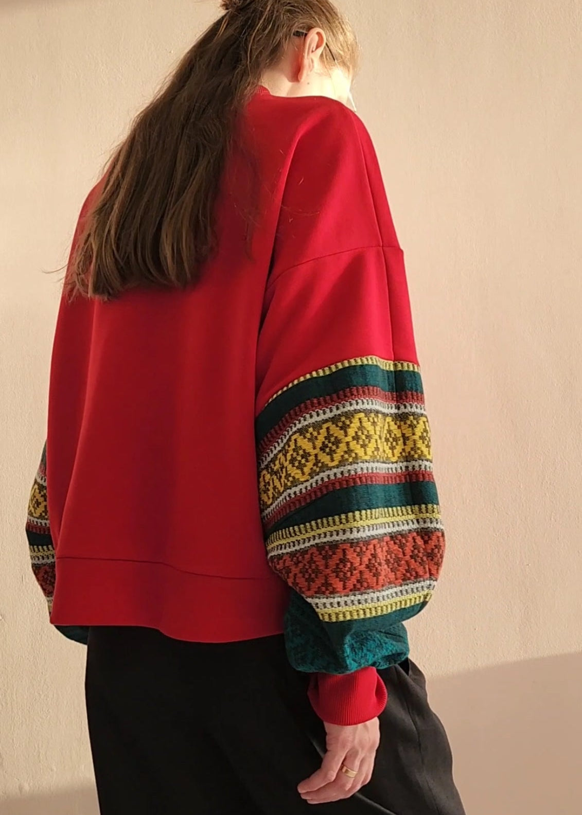 Black sweatshirt with sleeves "Louvre"