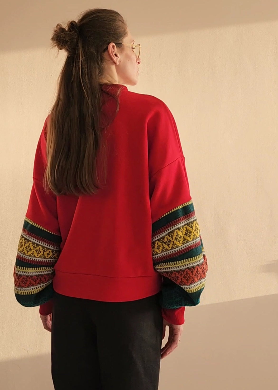 Black sweatshirt with sleeves "Louvre"