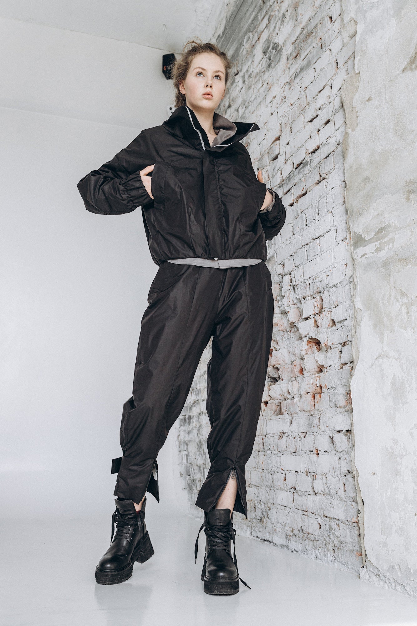 Raincoat joggers in black with a lining with zippers on the bottom