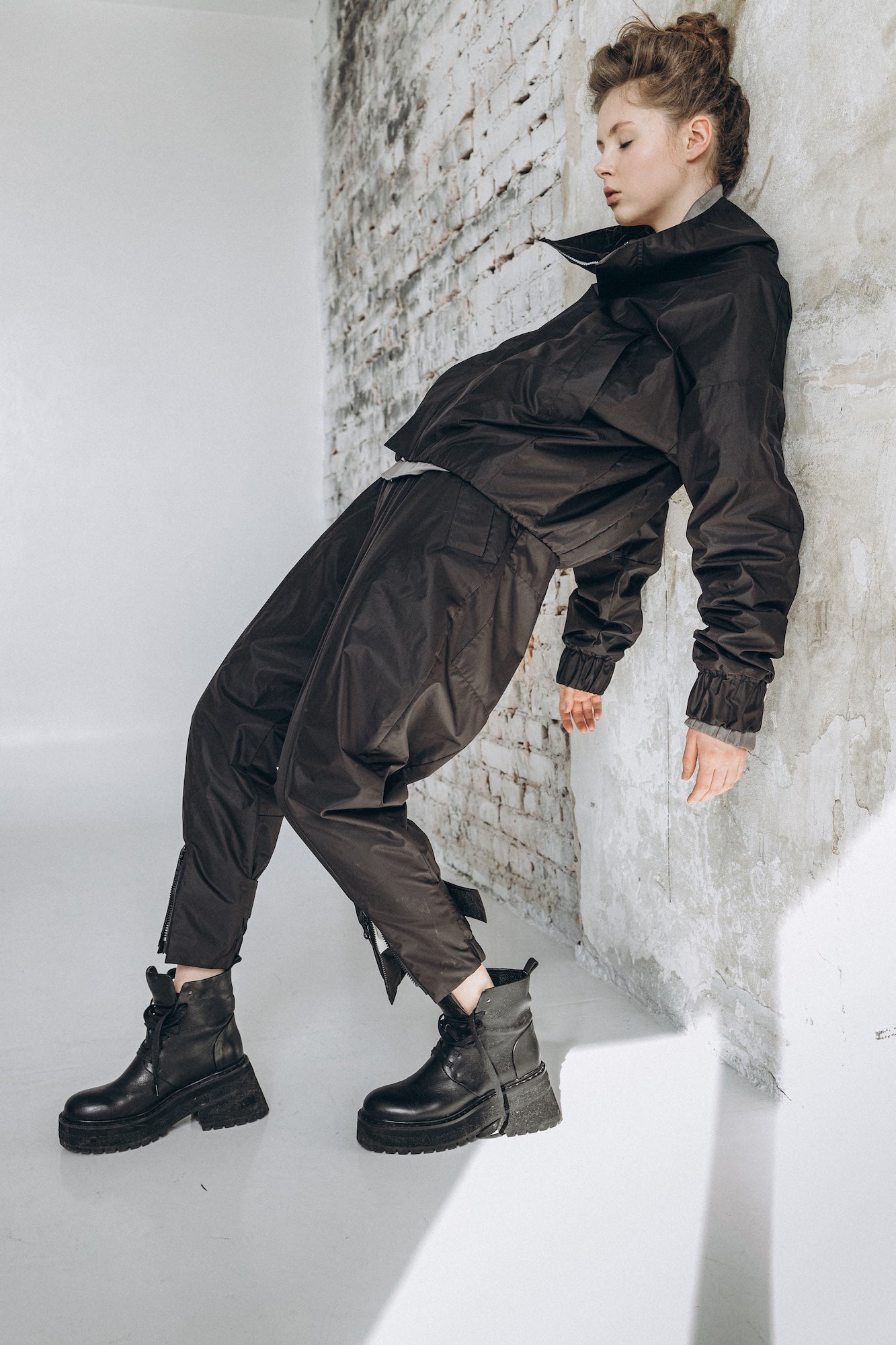 Raincoat joggers in black with a lining with zippers on the bottom