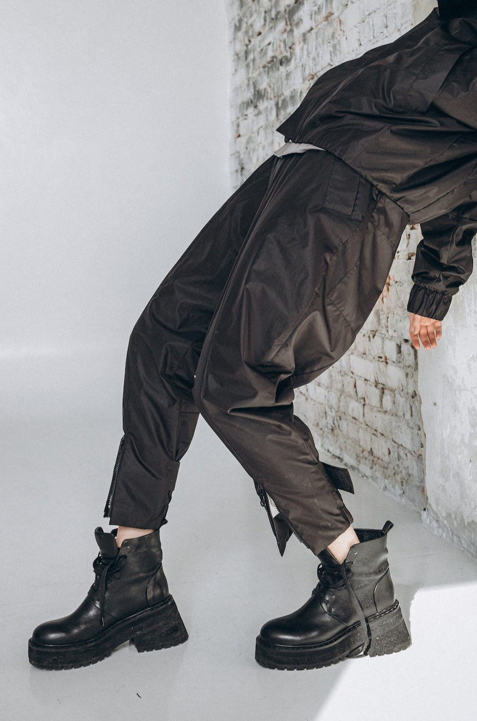 Raincoat joggers in black with a lining with zippers on the bottom