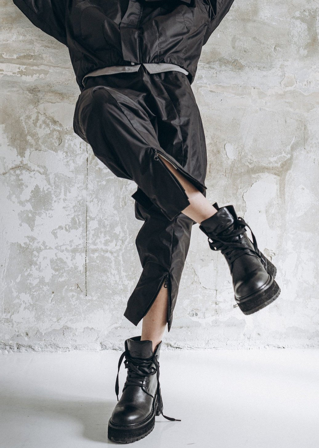 Raincoat joggers in black with a lining with zippers on the bottom