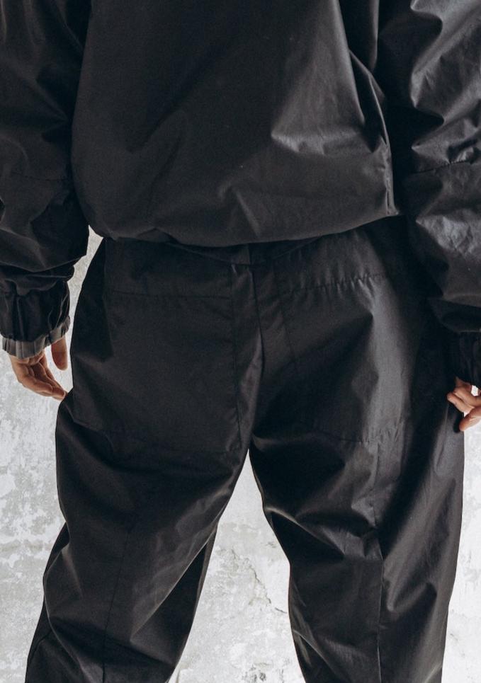 Raincoat joggers in black with a lining with zippers on the bottom
