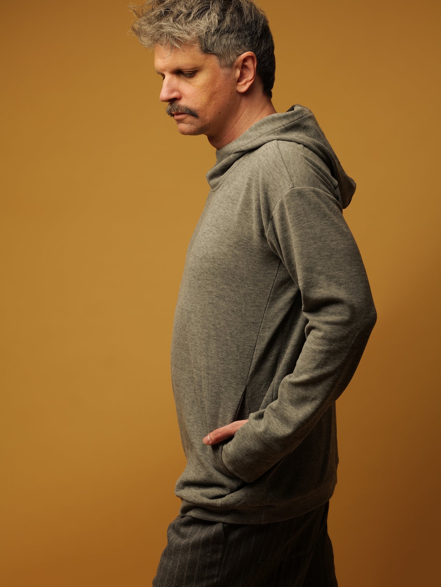 Thin astronaut knitwear hoodie with fleece