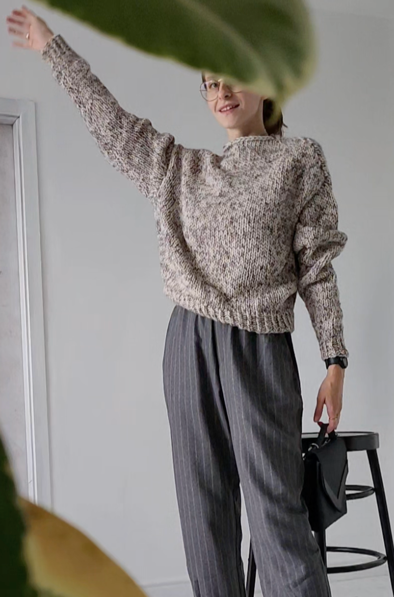 Short light melange woolen sweater