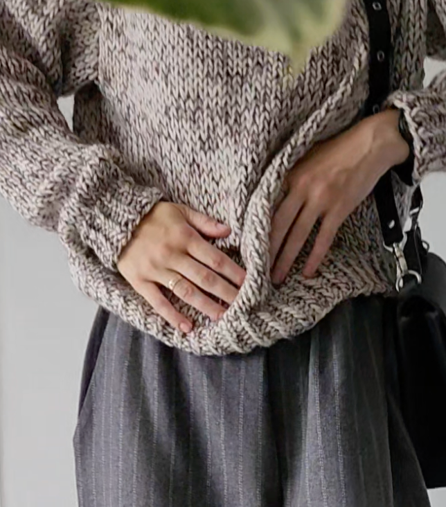 Short light melange woolen sweater