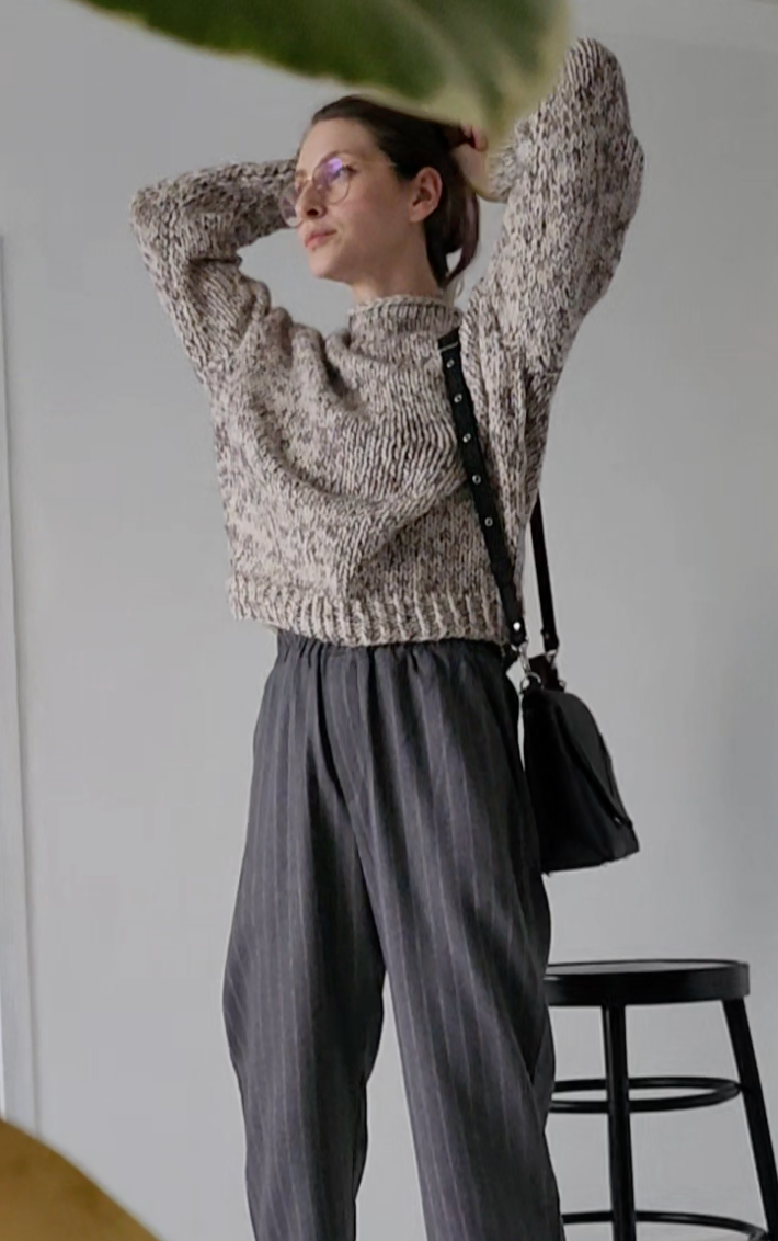Short light melange woolen sweater