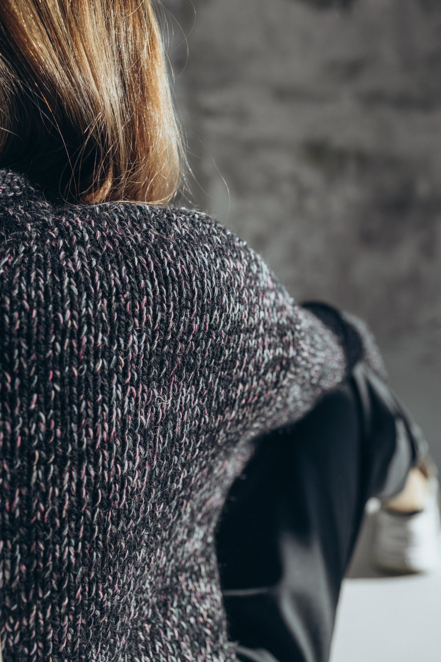 Gray-lilac short melange woolen sweater