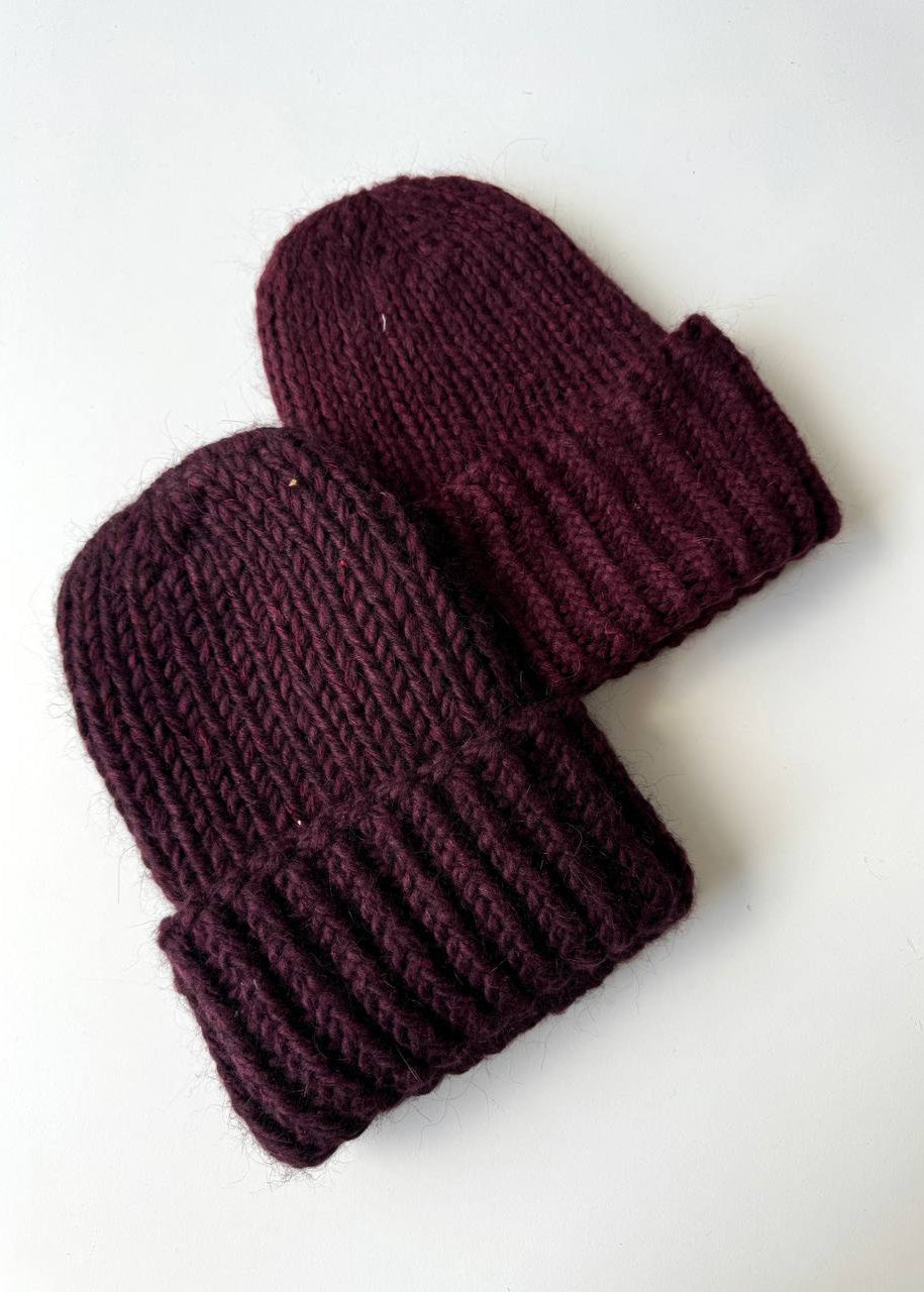 A bouclé wool hat with a lapel