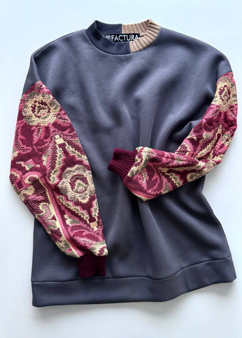 Grey fleece sweatshirt with vintage sleeves