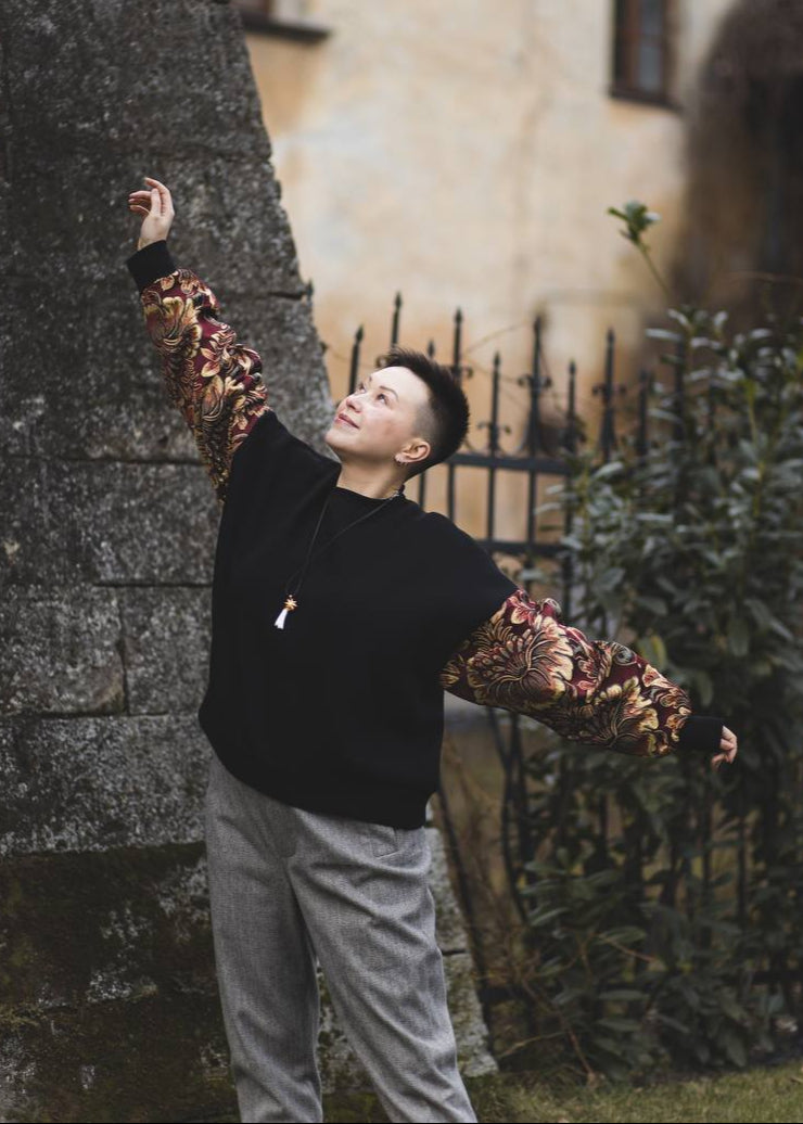 Black sweatshirt with sleeves "Louvre"