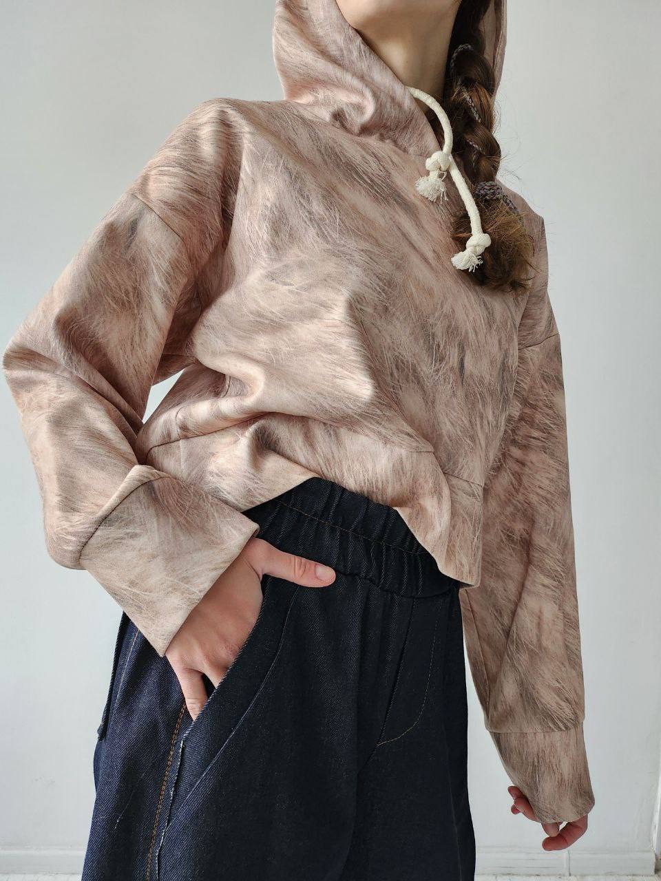 Short woolen hoodie with an abstract print