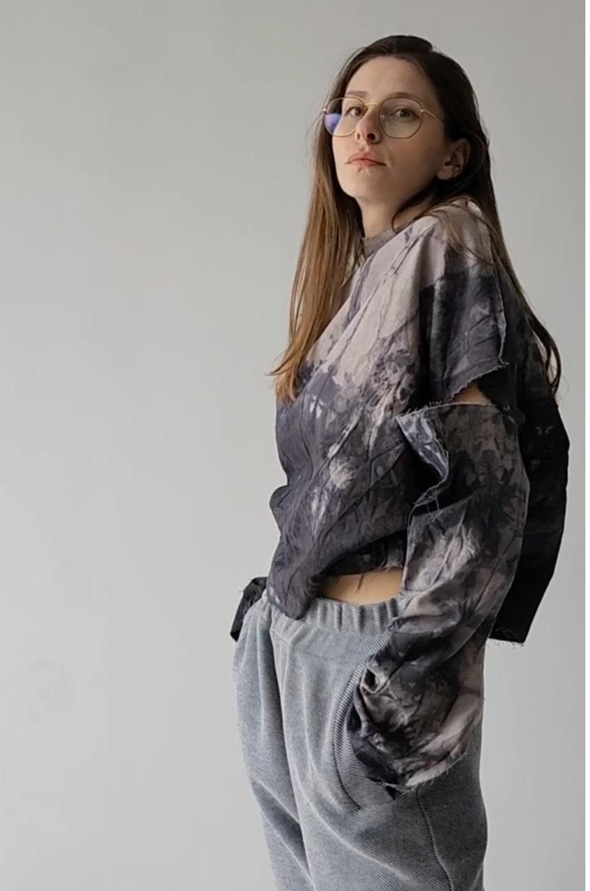 Hand-dyed shirt with a vintage back