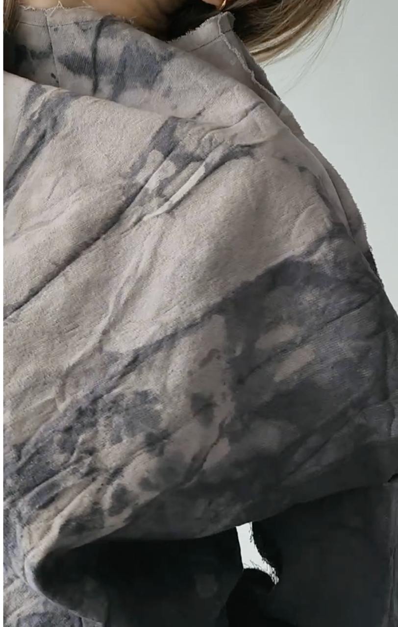 Hand-dyed shirt with a vintage back