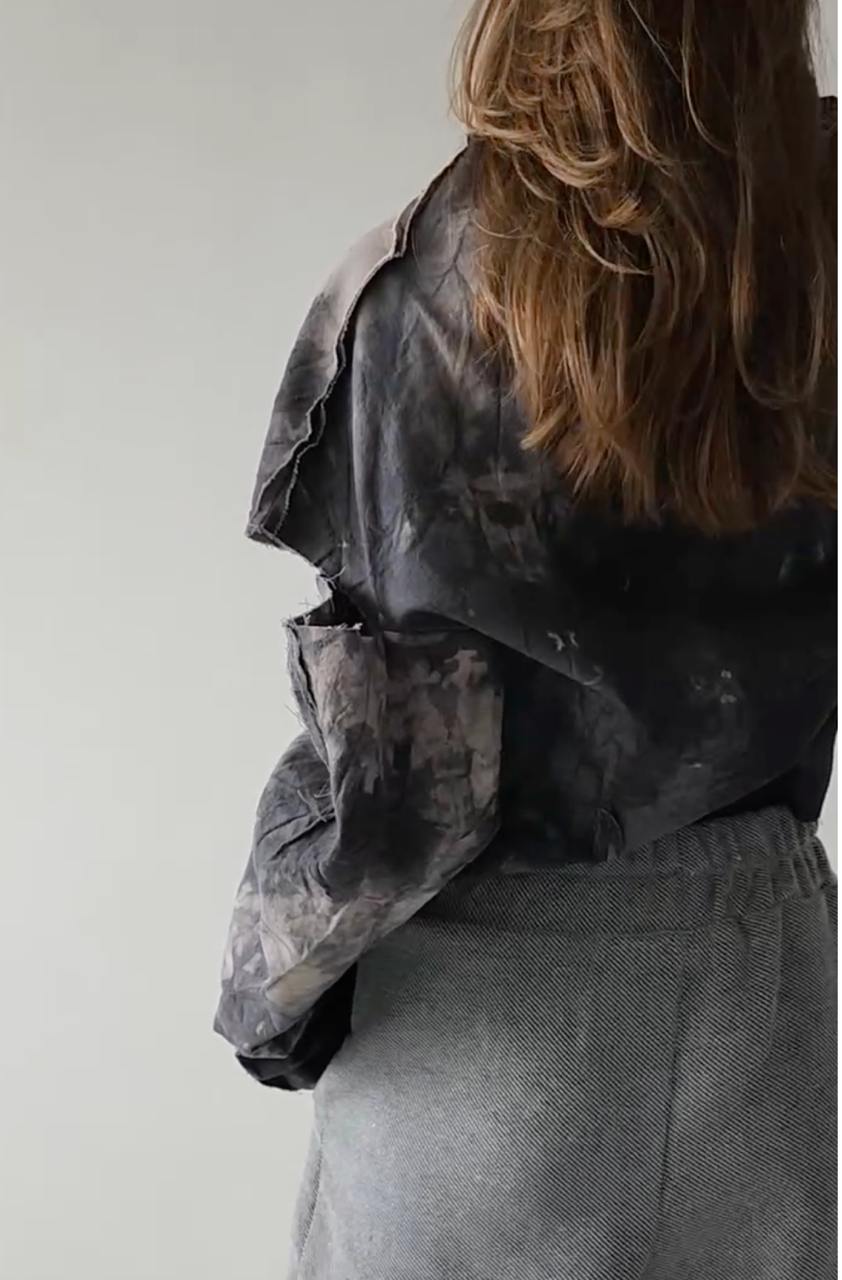 Hand-dyed shirt with a vintage back