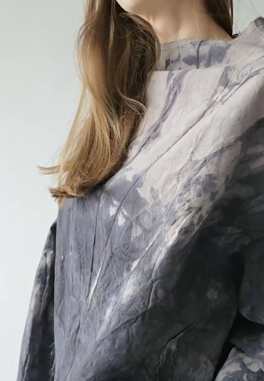 Hand-dyed shirt with a vintage back