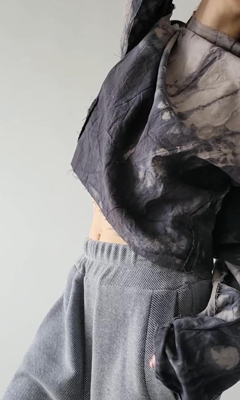 Hand-dyed shirt with a vintage back