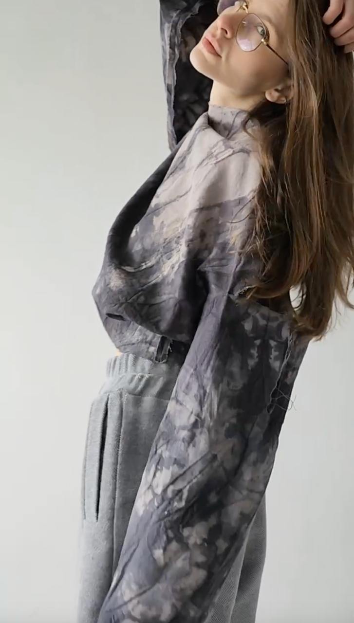 Hand-dyed shirt with a vintage back