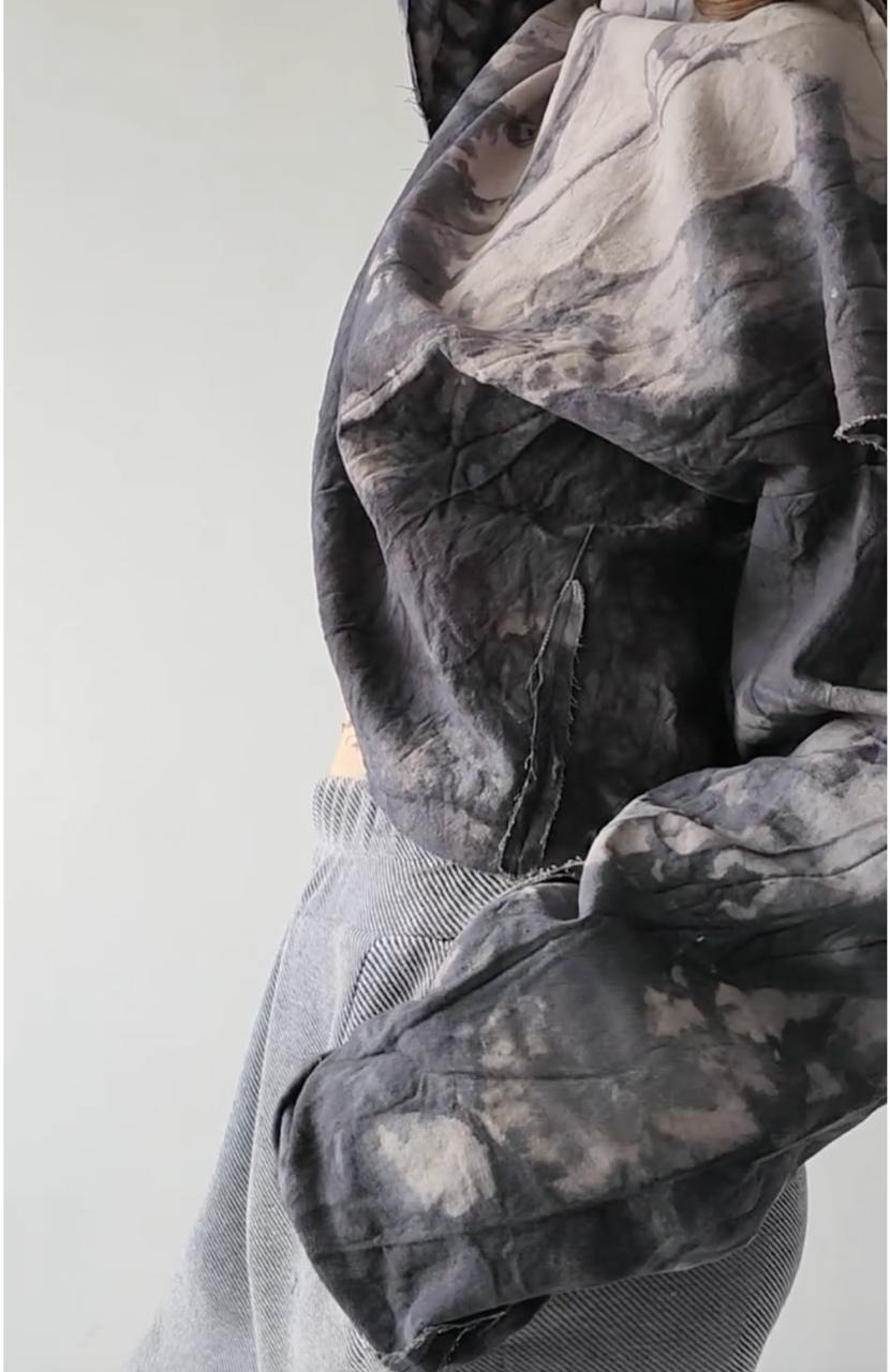 Hand-dyed shirt with a vintage back
