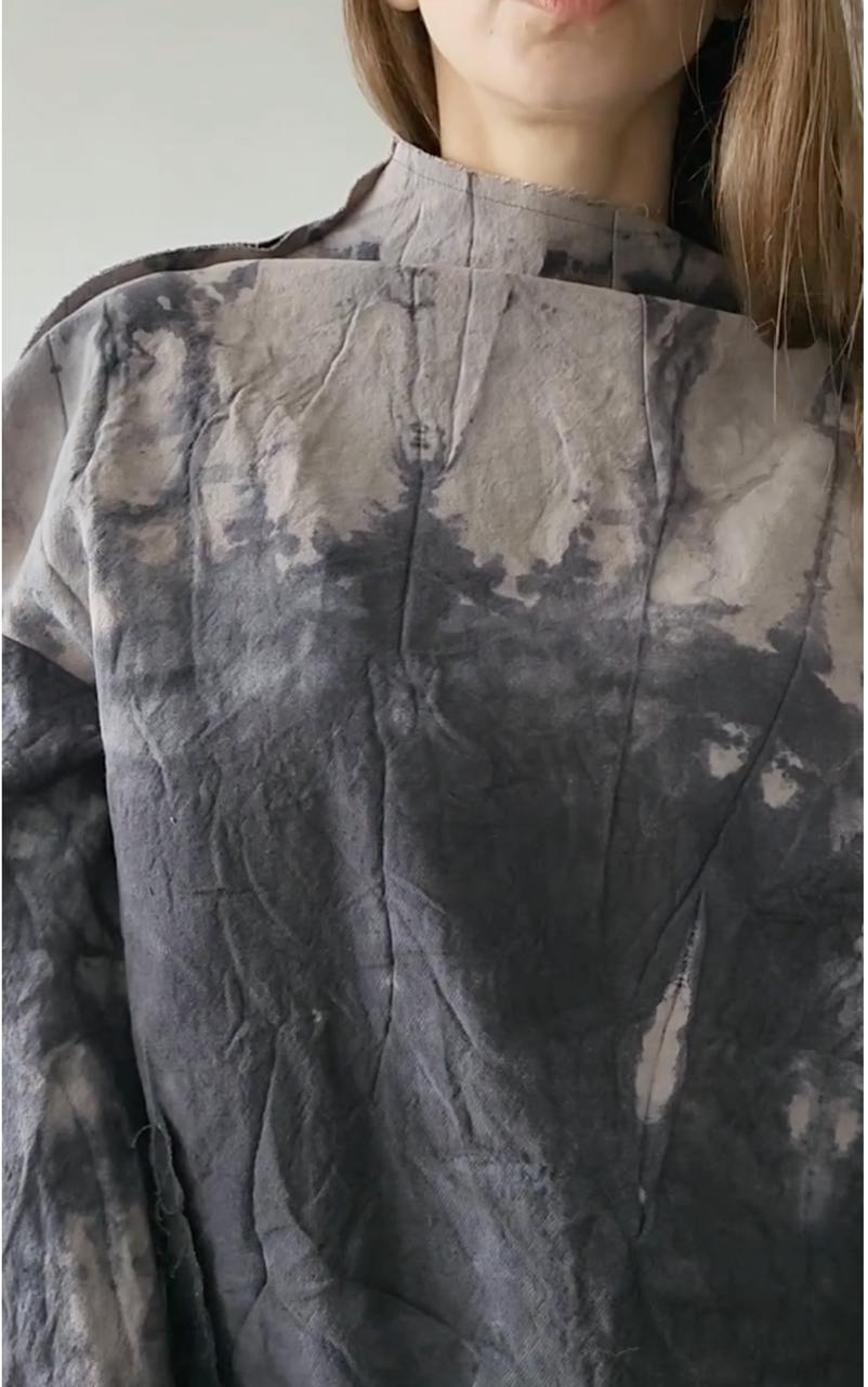 Hand-dyed shirt with a vintage back