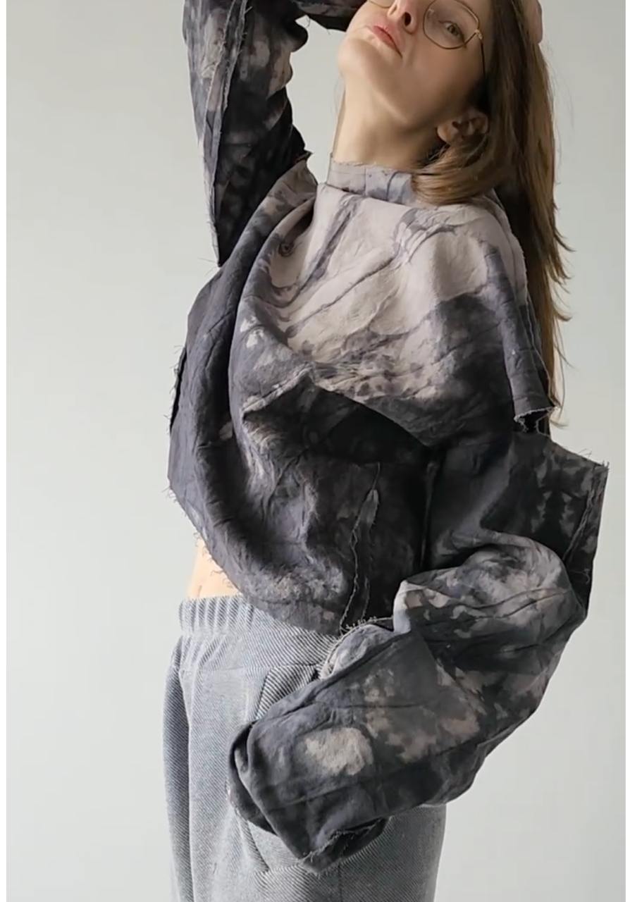 Hand-dyed shirt with a vintage back