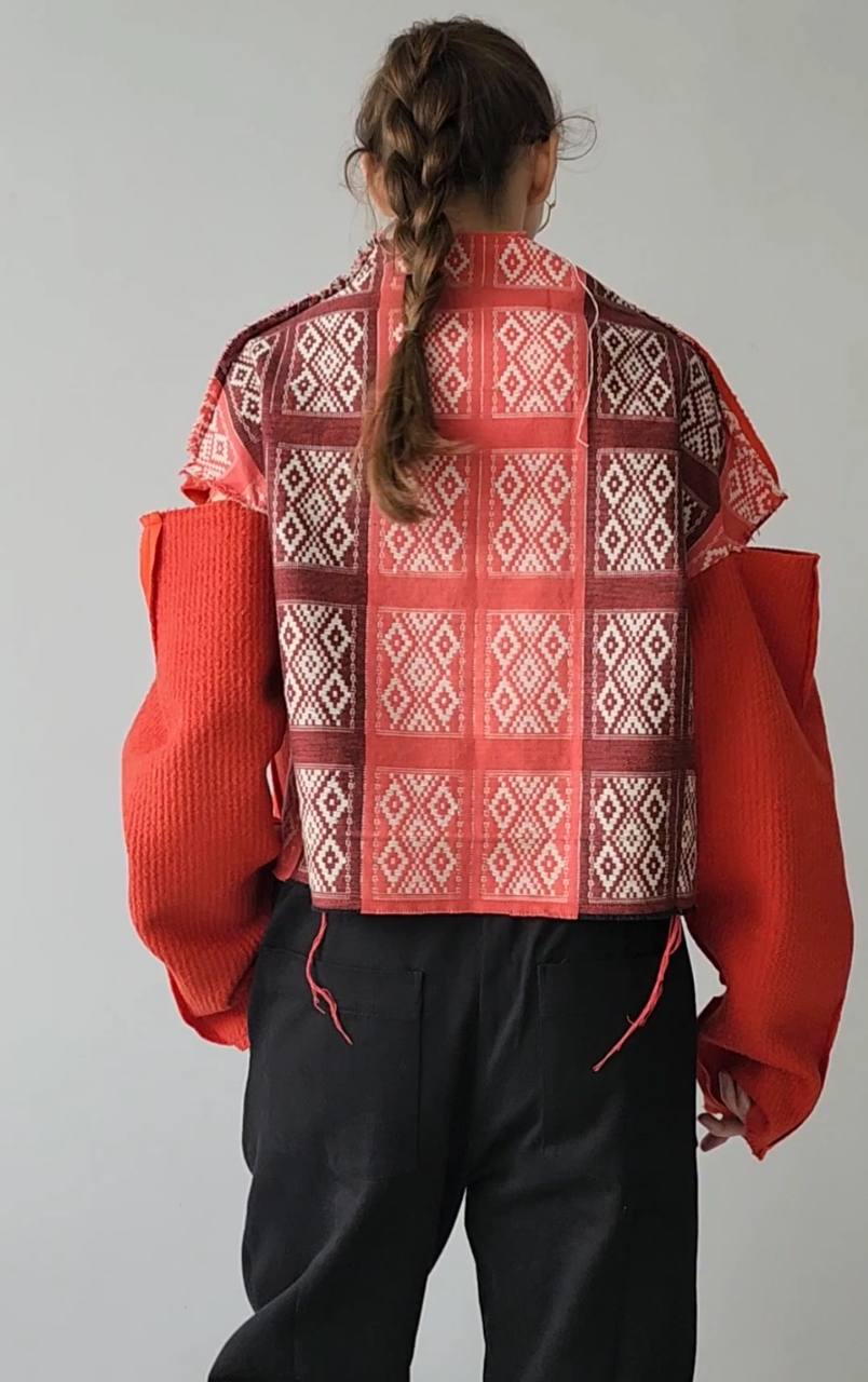 Sweater open shoulders black herringbone and powder pink ornament