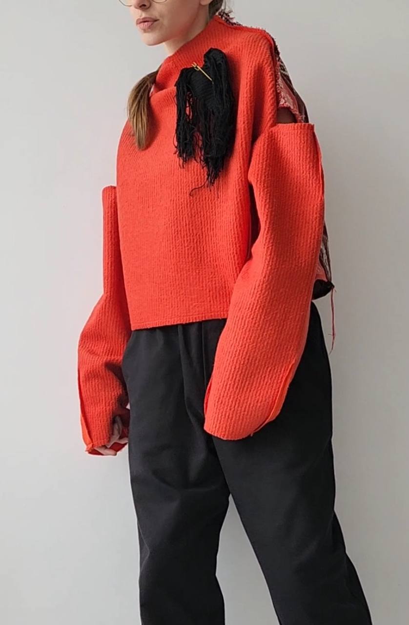 Sweater open shoulders black herringbone and powder pink ornament