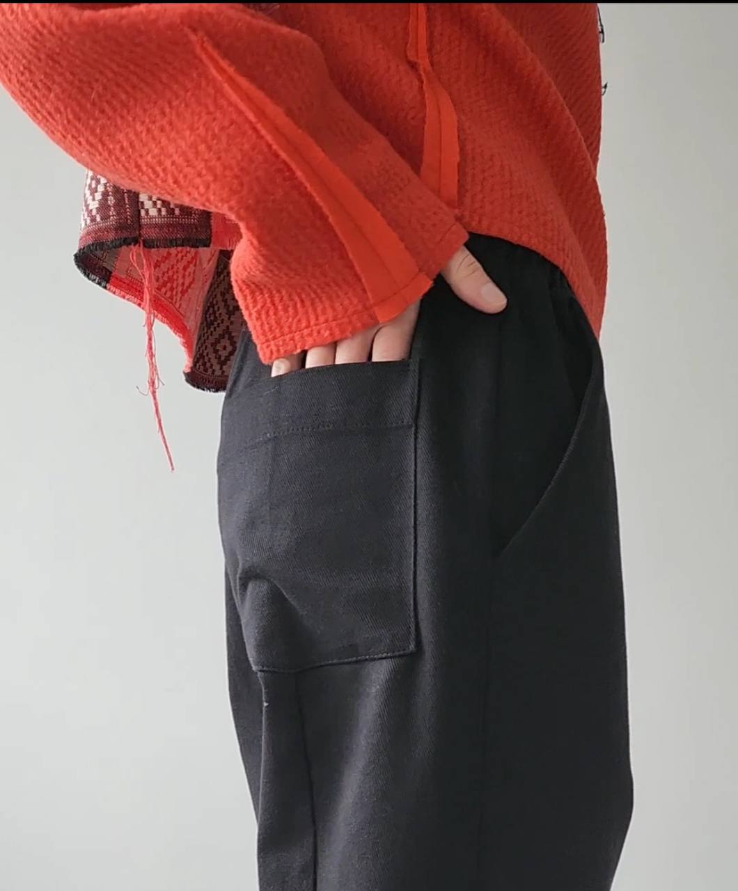 Sweater open shoulders black herringbone and powder pink ornament