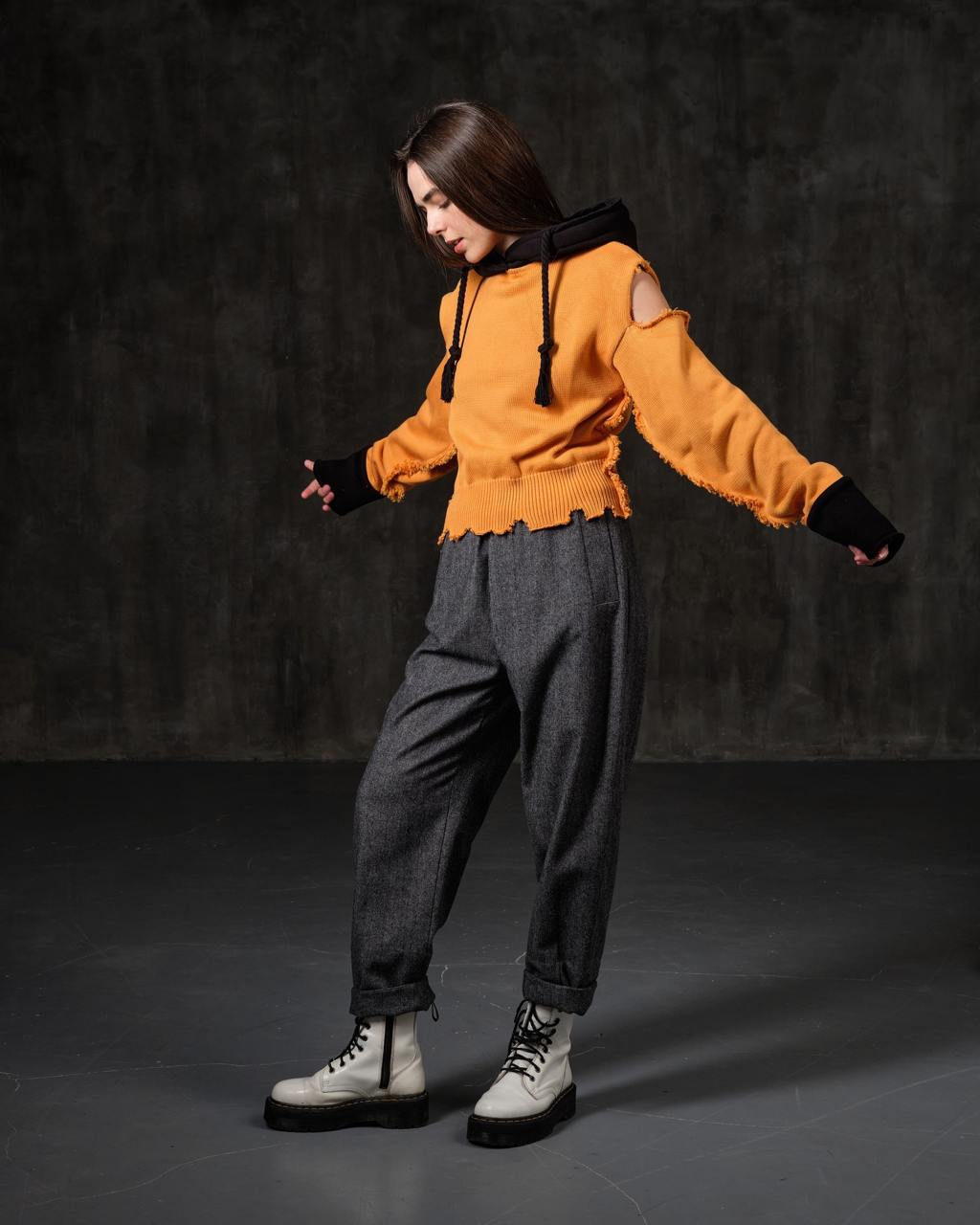 Black cotton sweater with open shoulders