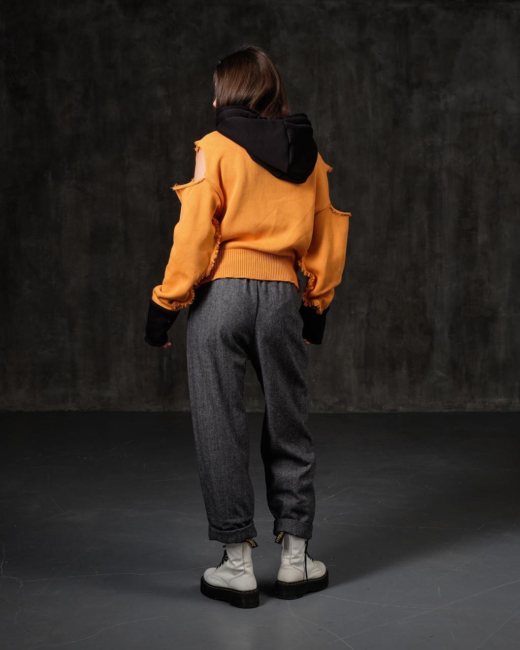 Black cotton sweater with open shoulders