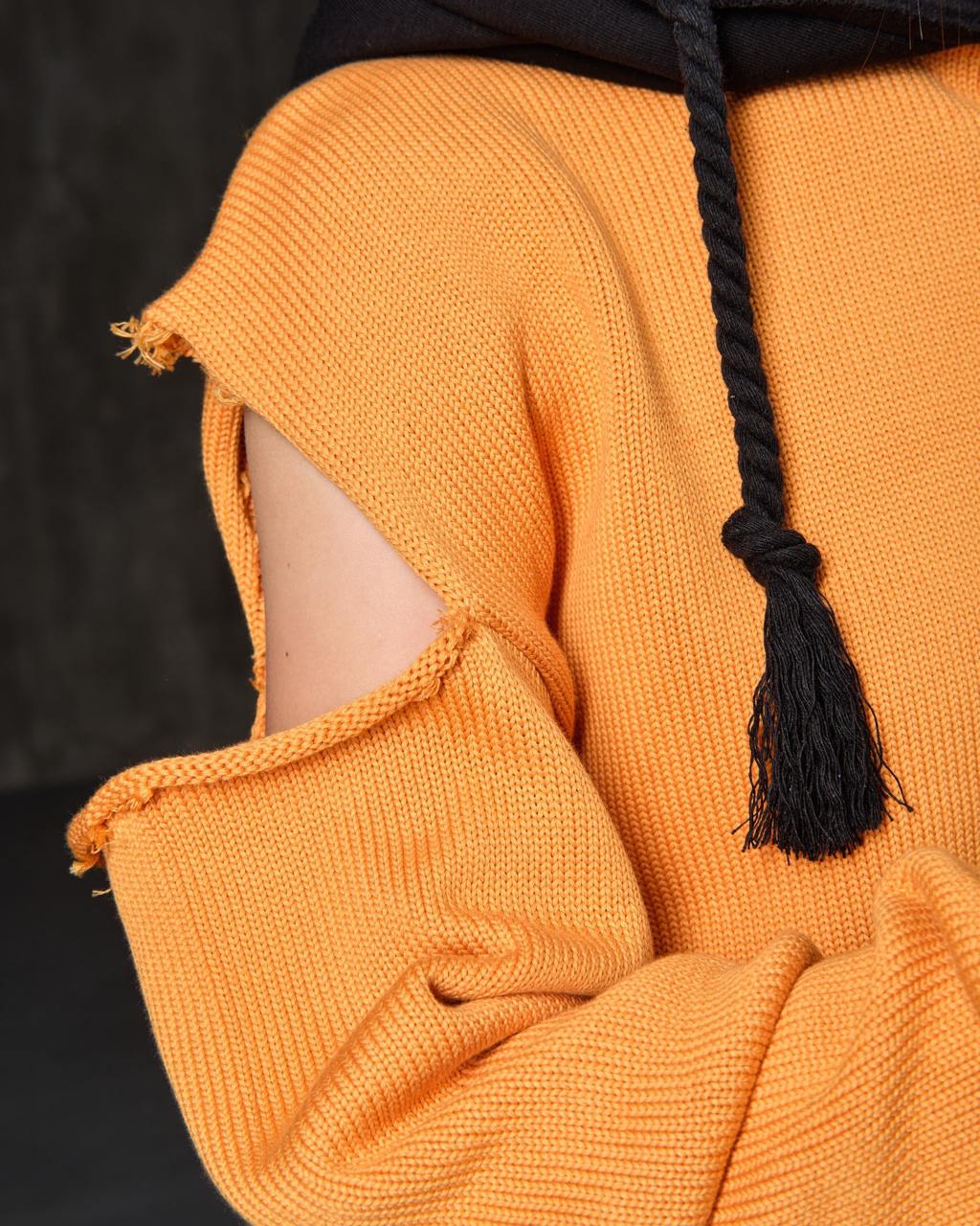 Black cotton sweater with open shoulders