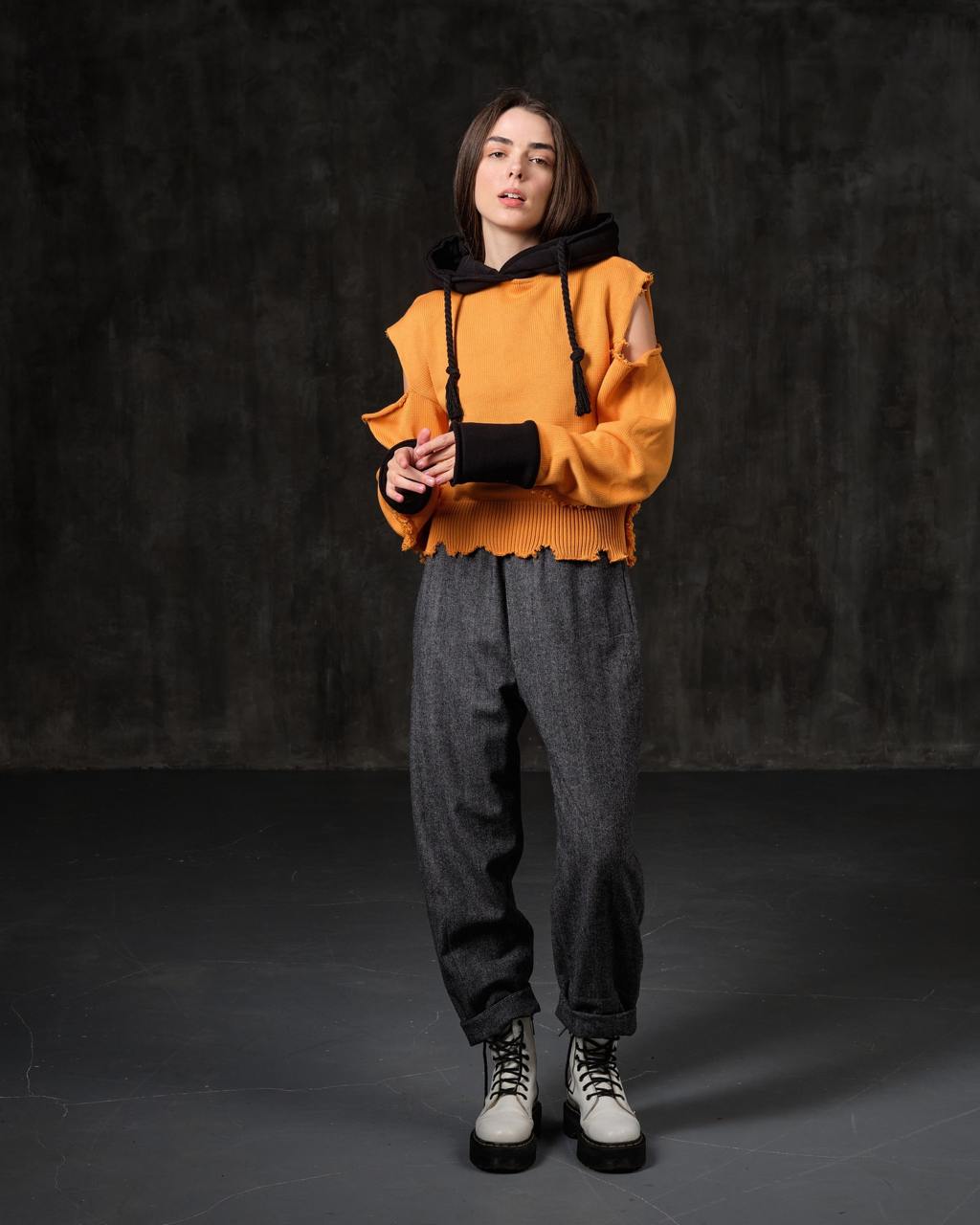 Black cotton sweater with open shoulders