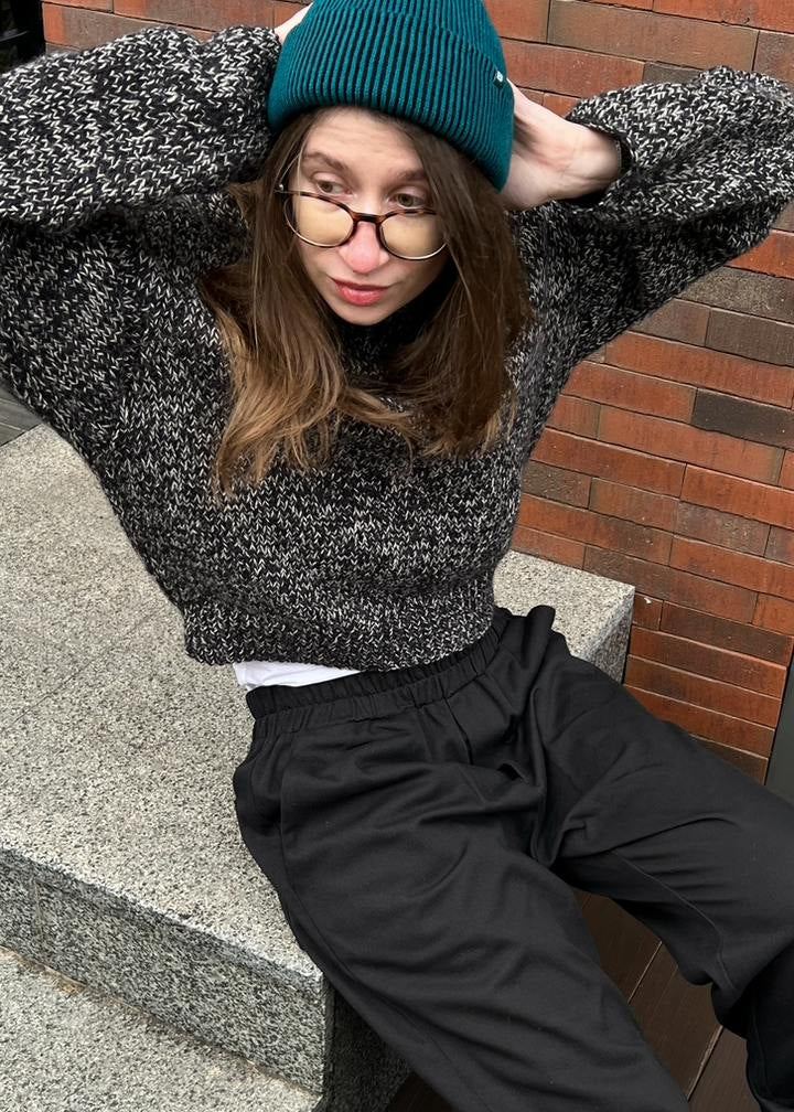 Black and gray mélange cropped woolen sweater
