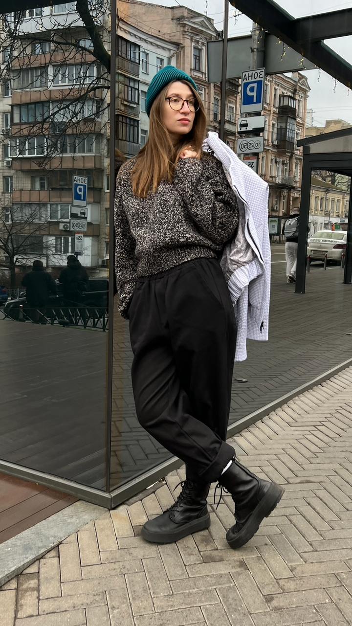 Black and gray mélange cropped woolen sweater