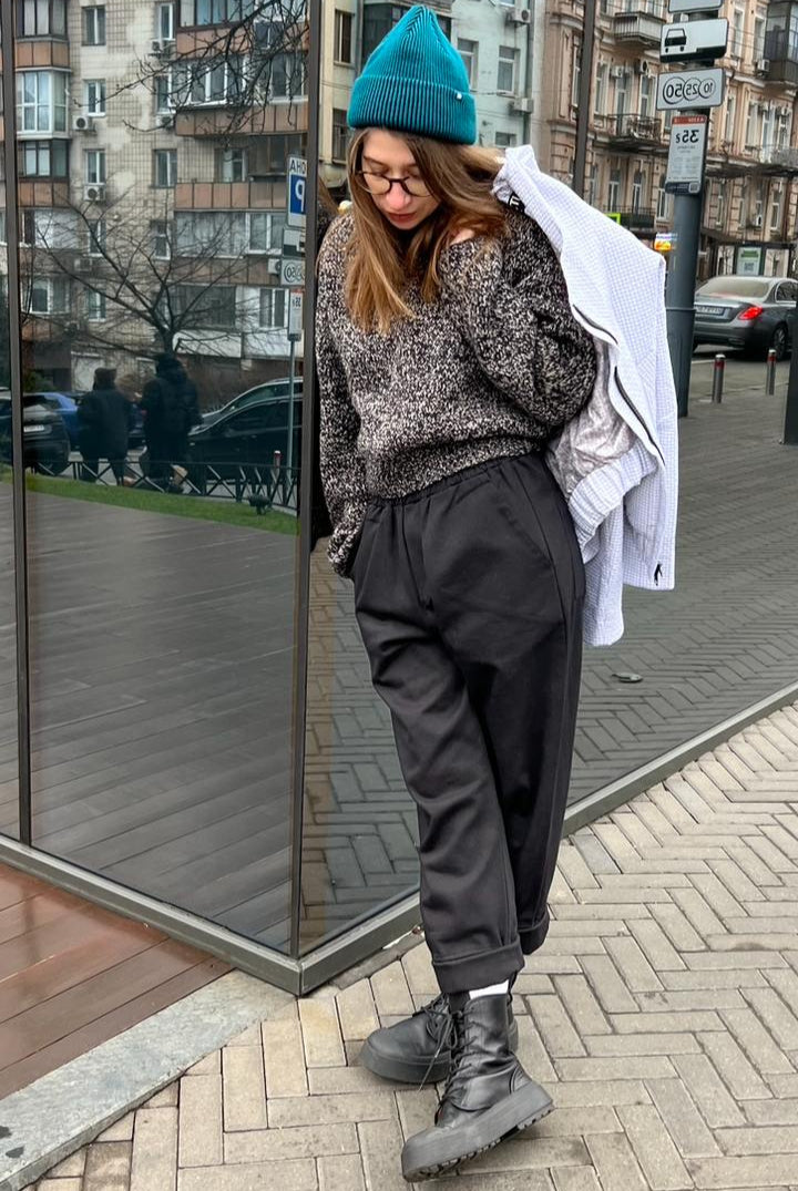 Black and gray mélange cropped woolen sweater