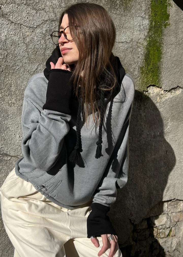 White cotton skinny sweater with arrows