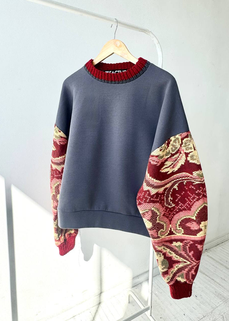 Grey fleece sweatshirt with vintage sleeves