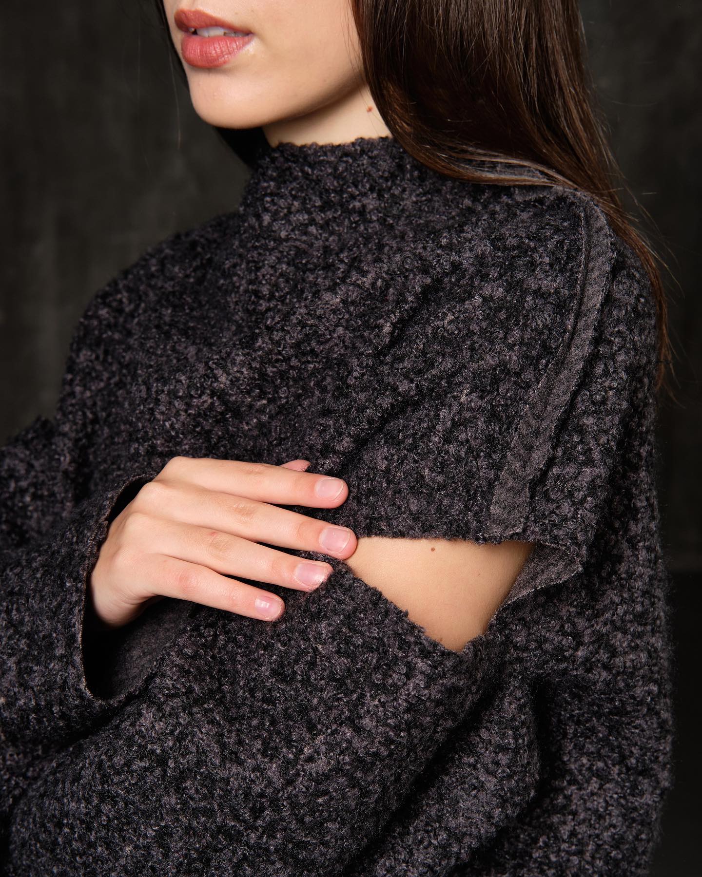 Sweater open shoulders lamb graphite