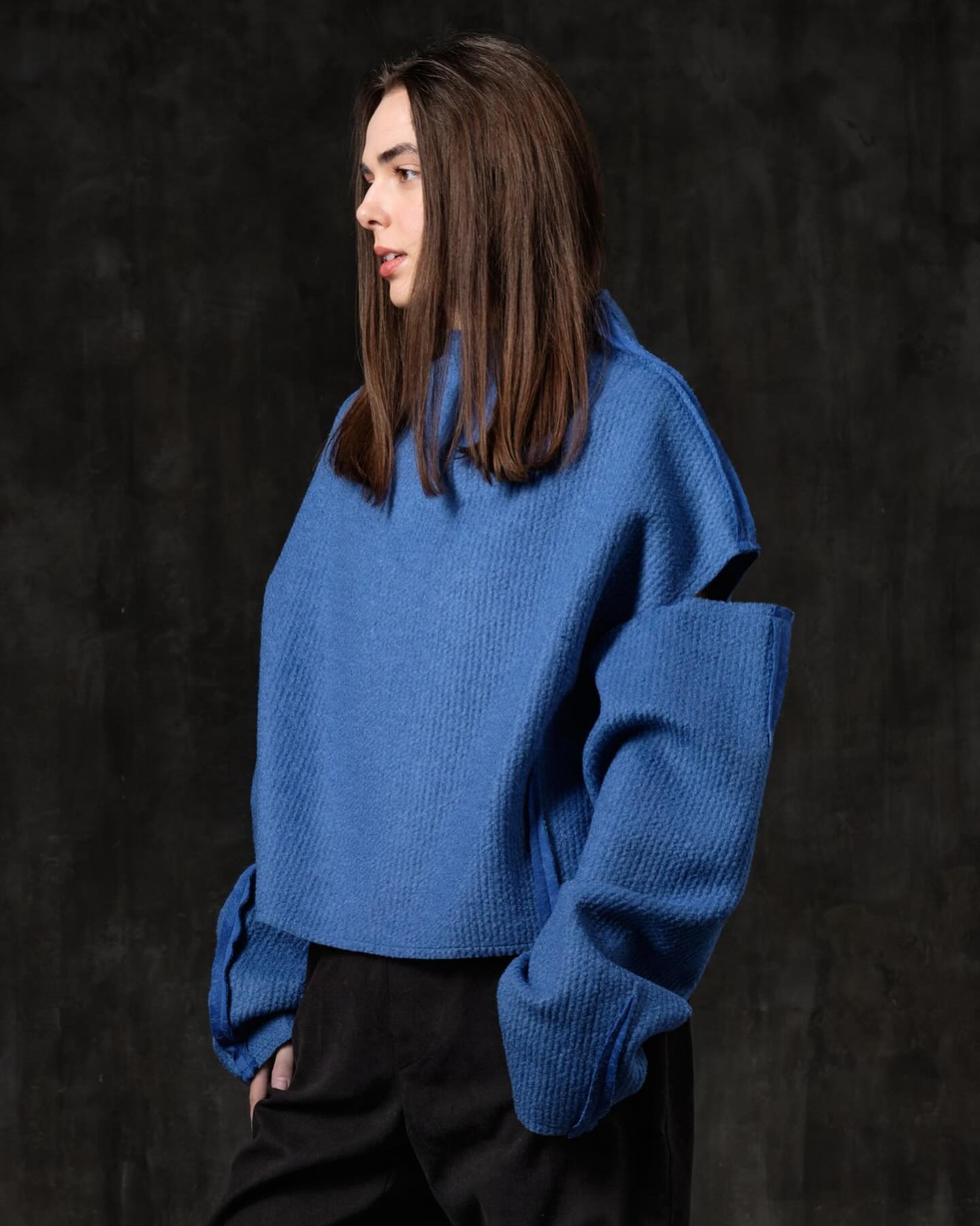 Sweater with open shoulders, textured wool, deep blue