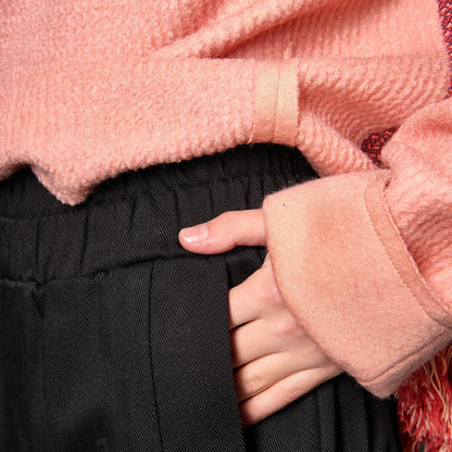 Sweater open shoulders textured wool, flamingo