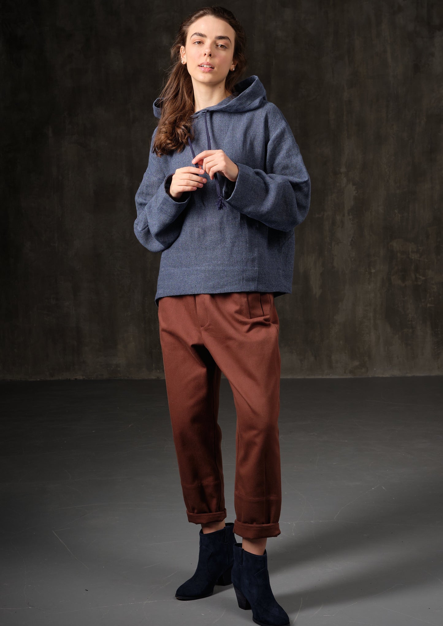 High-rise cotton black color pants cinnamon color