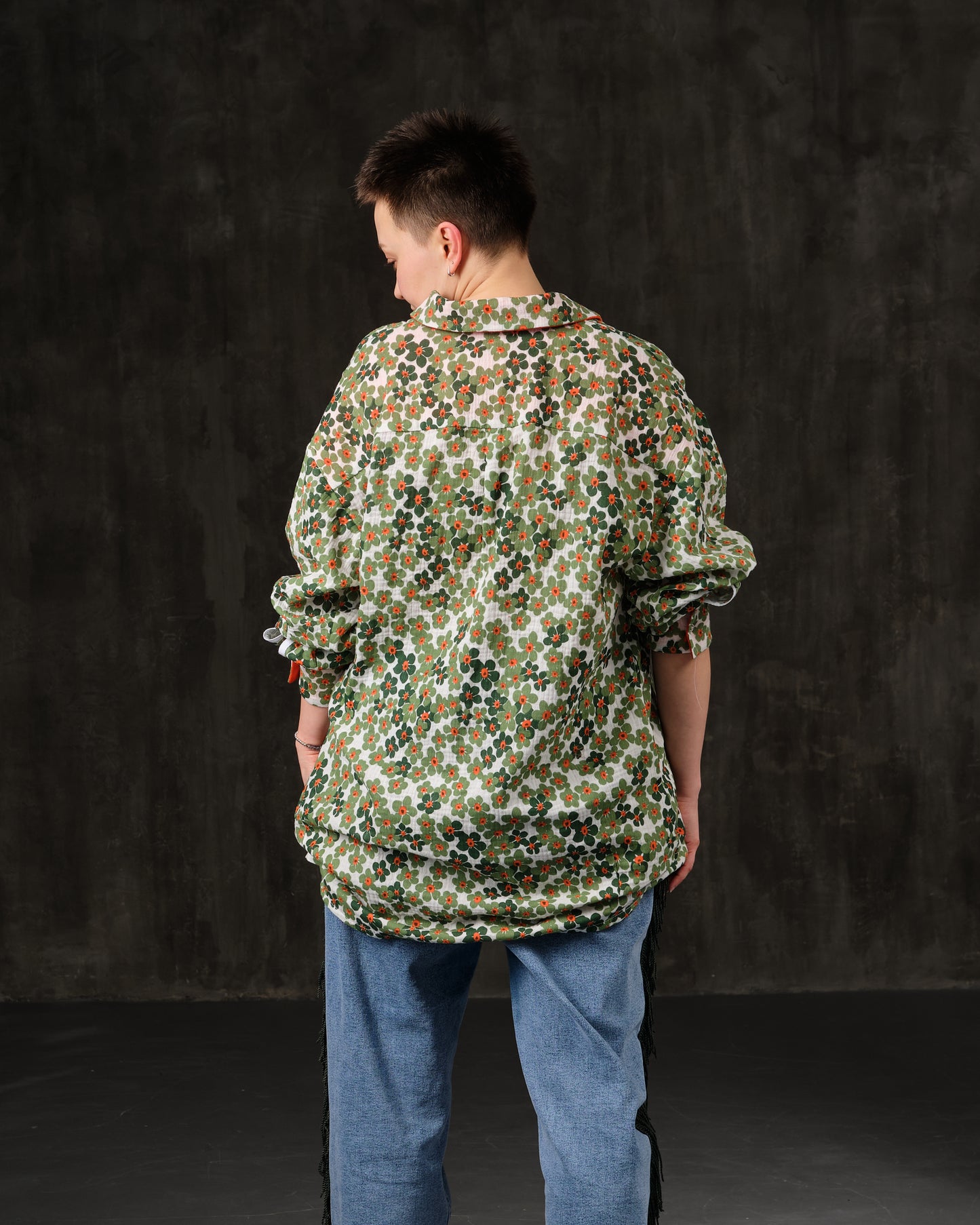 Oversize shirt in green flowers